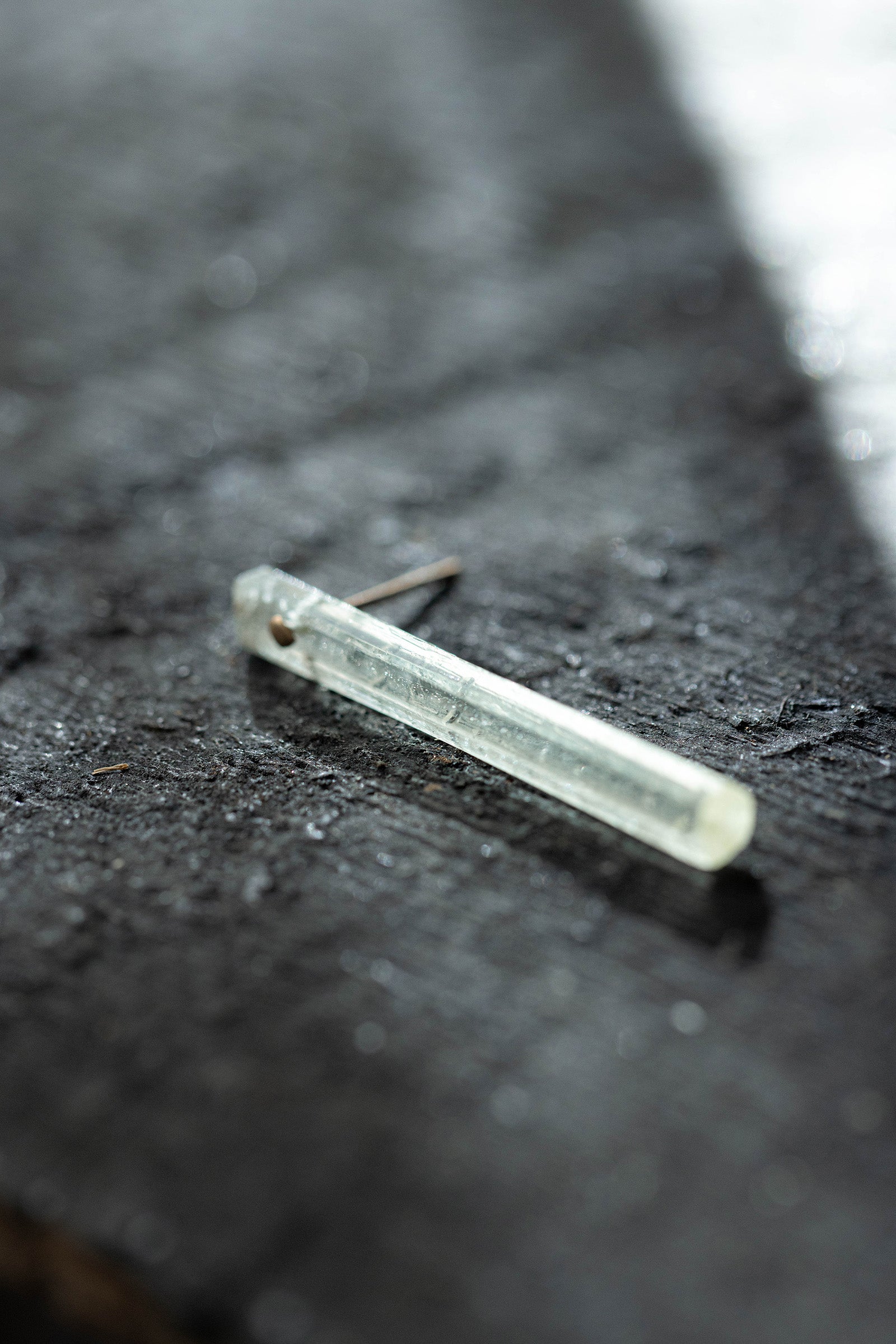 18K aquamarine rough stone earring (single)