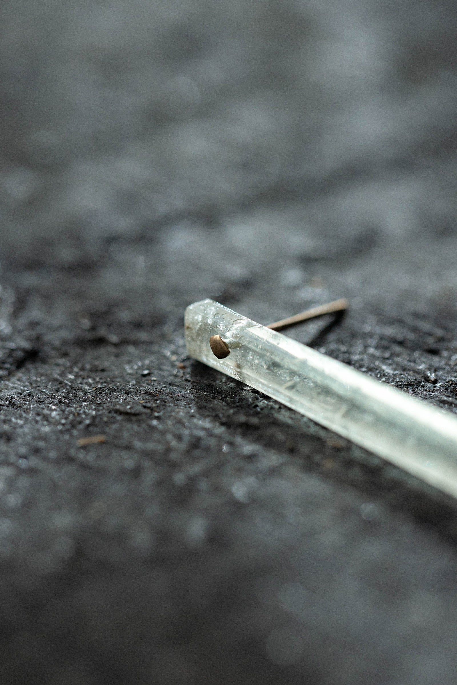 18K aquamarine rough stone earring (single)