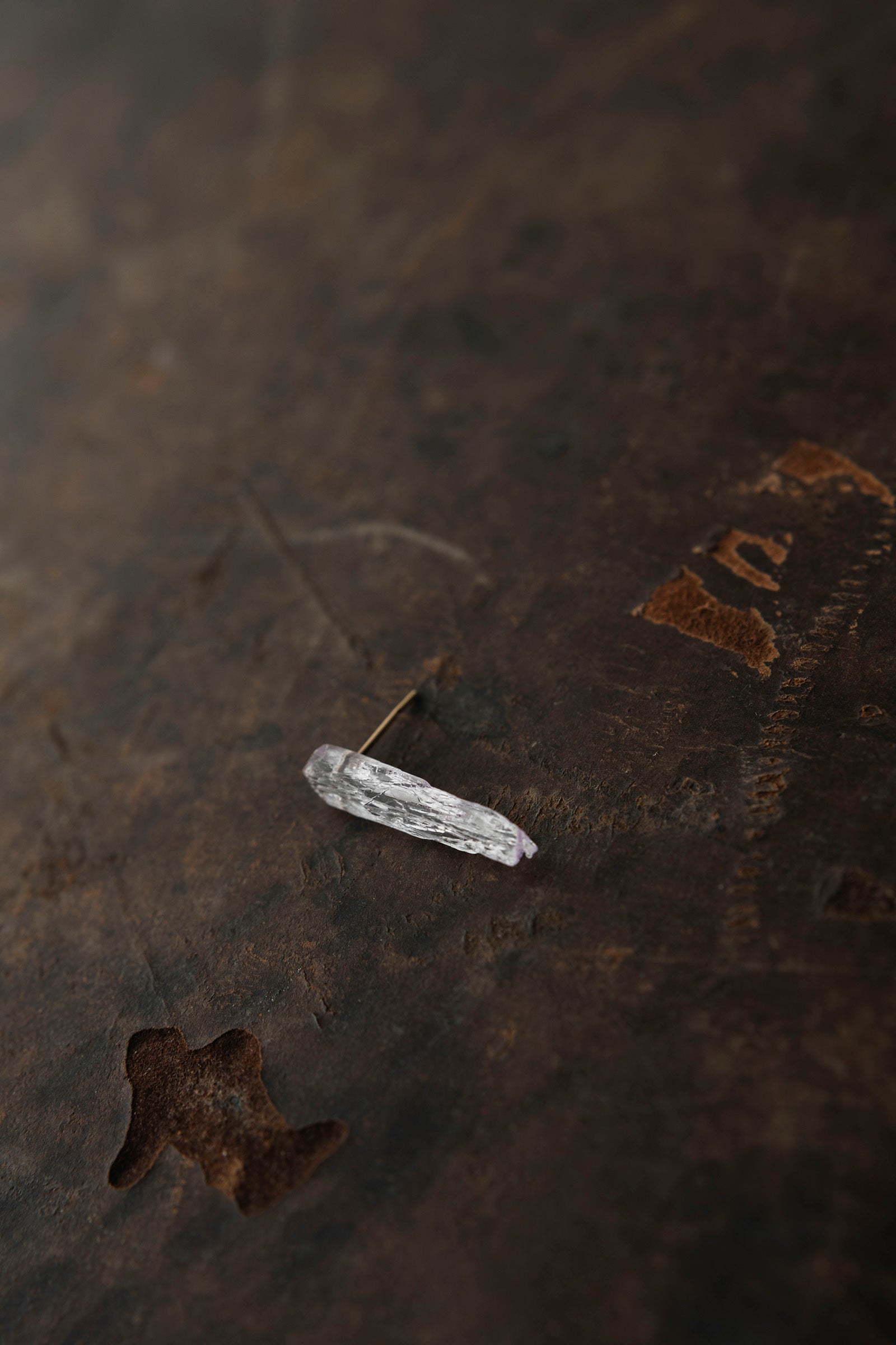 18K Kunzite rough stone earring (single)