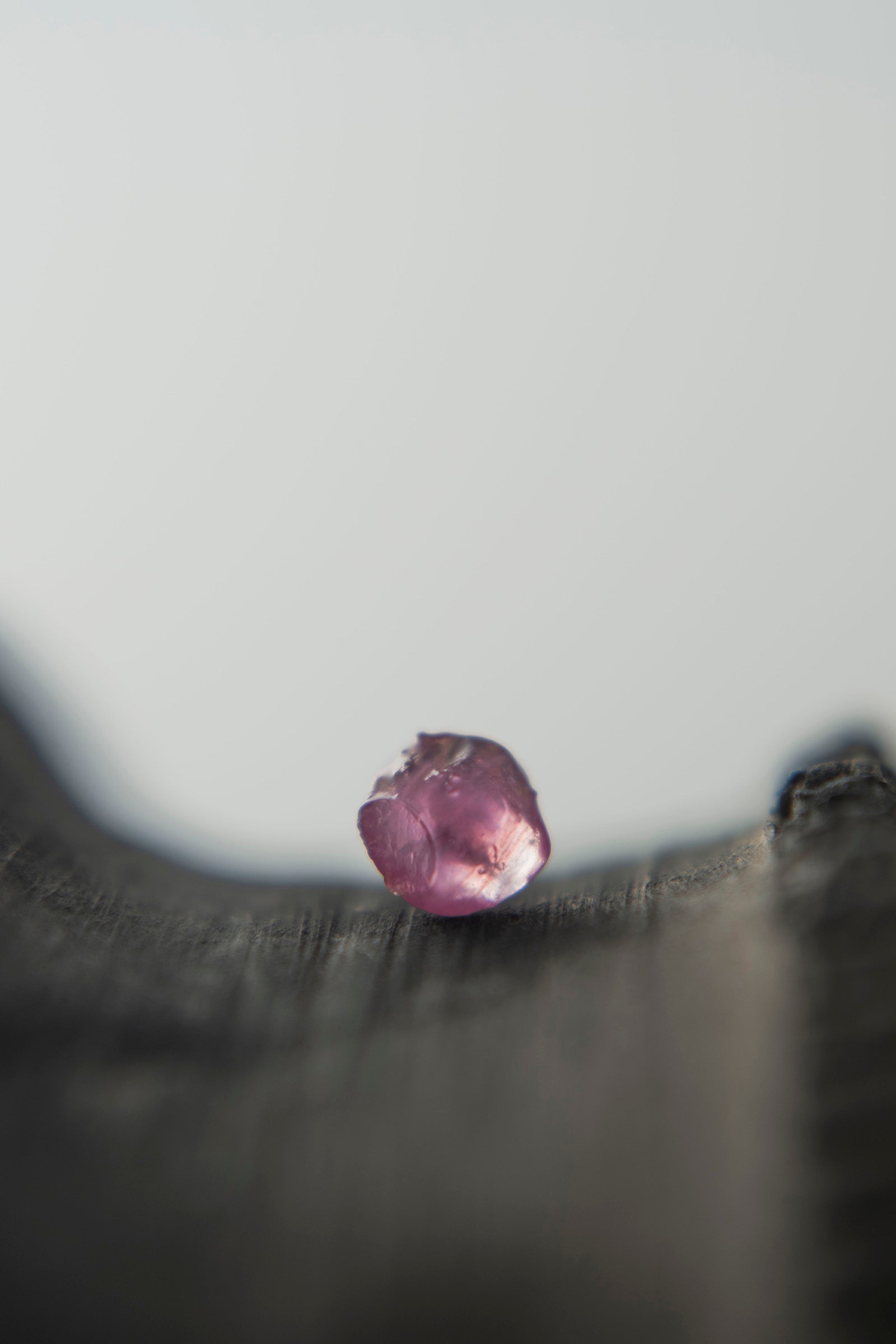 18K pink tourmaline rough stone earring (single)