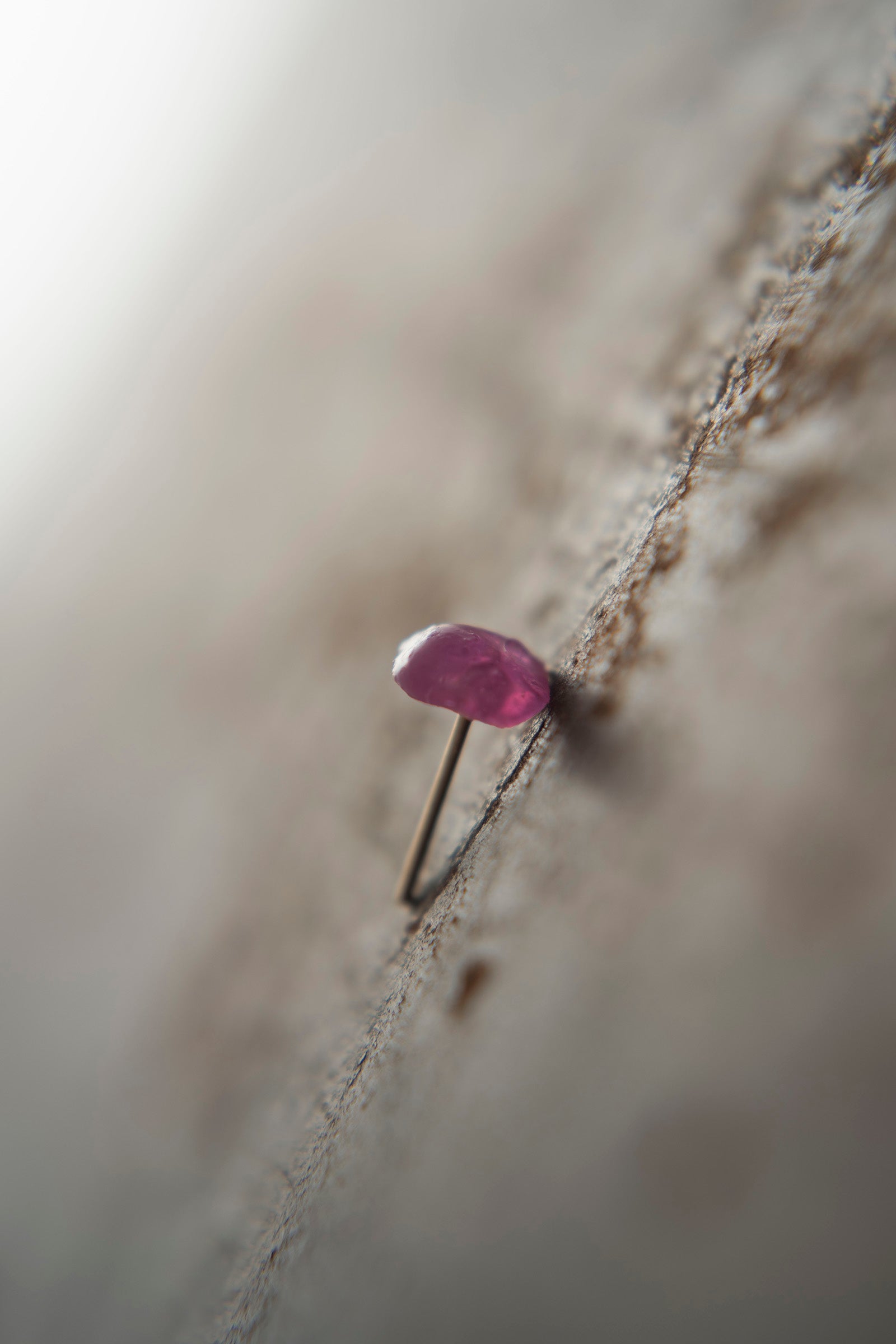 18K pink tourmaline rough stone earring (single)
