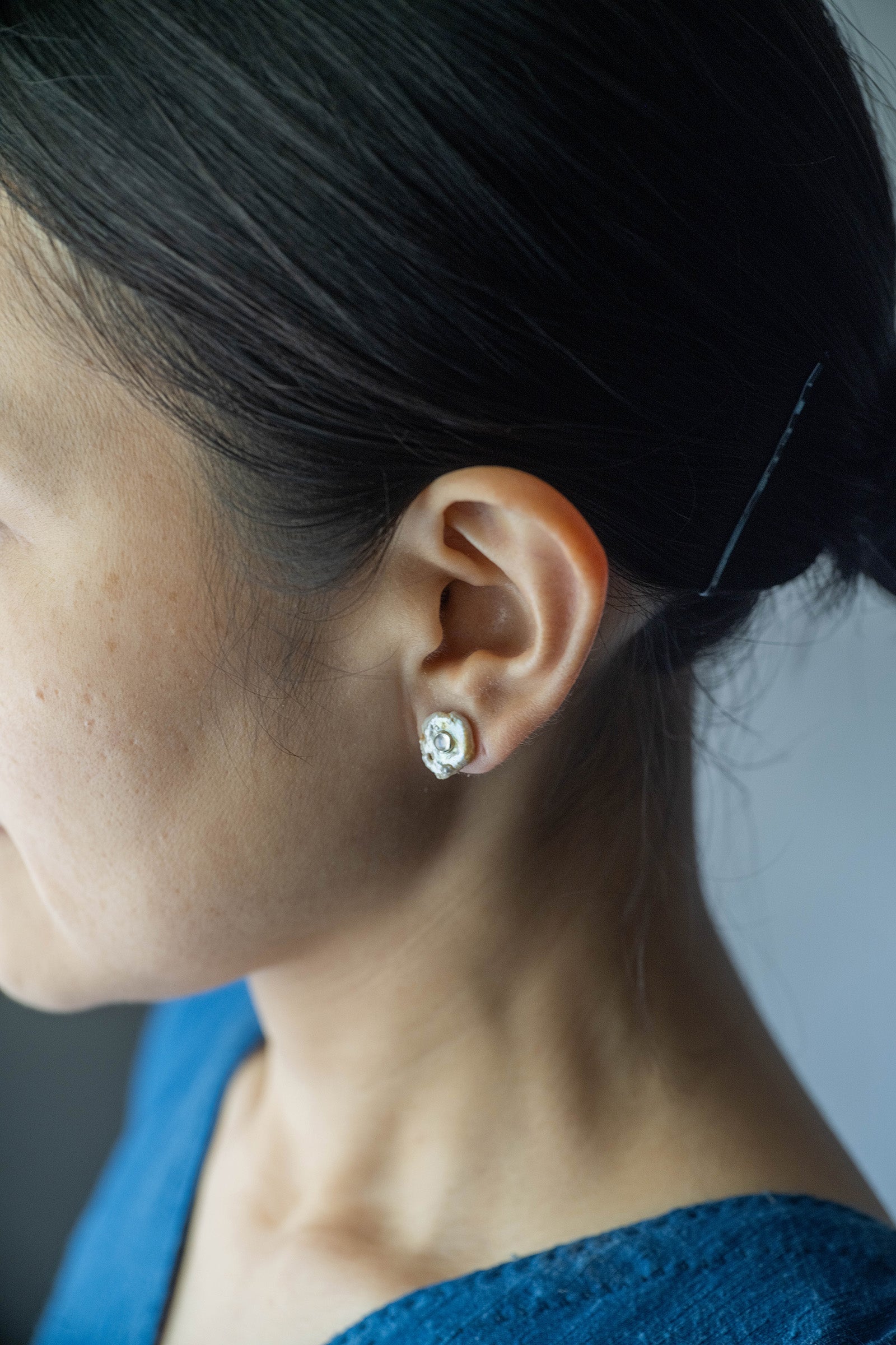 silver earrings pair moonstone + pearl