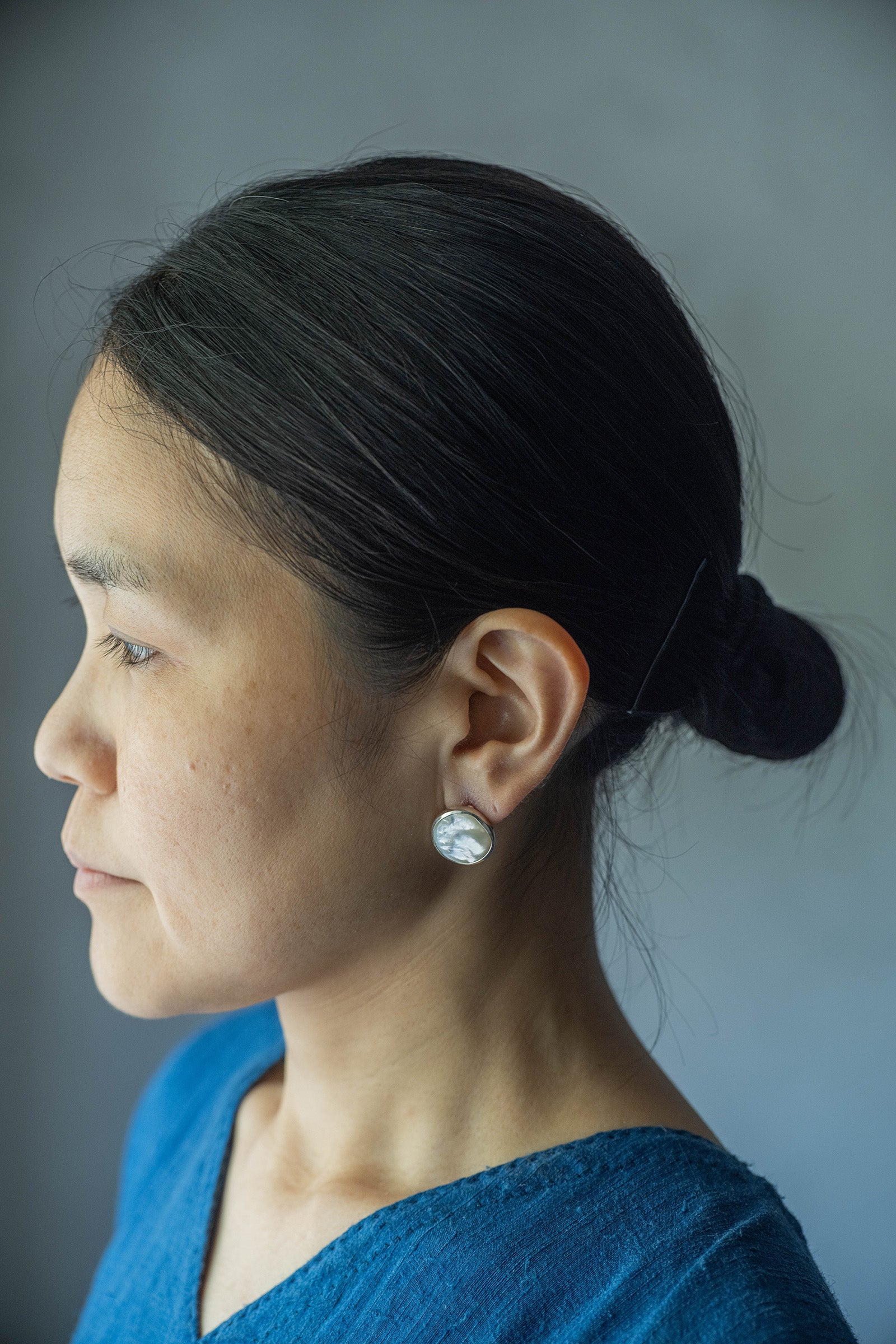 silver stud earrings pair pearl