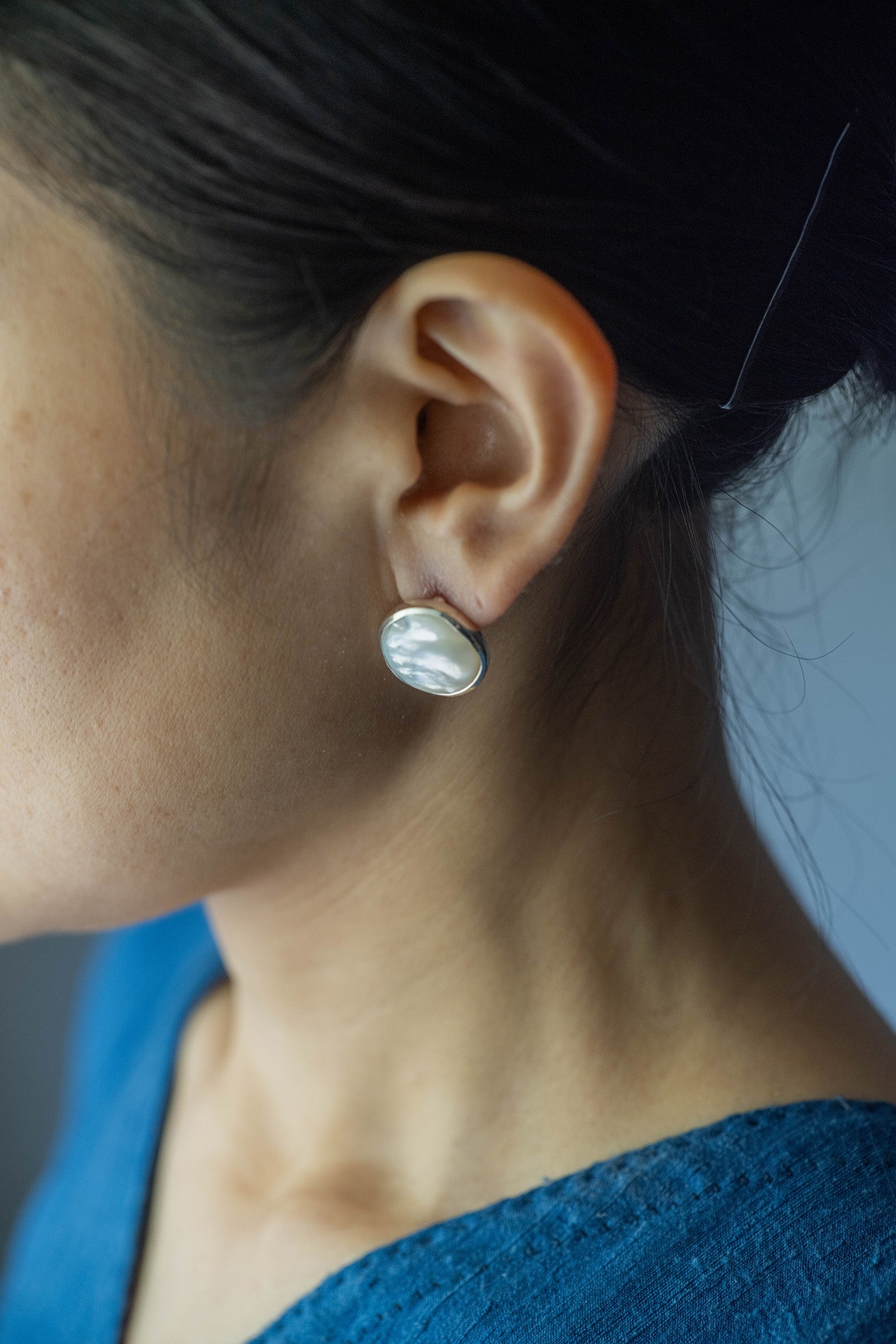 silver stud earrings pair pearl