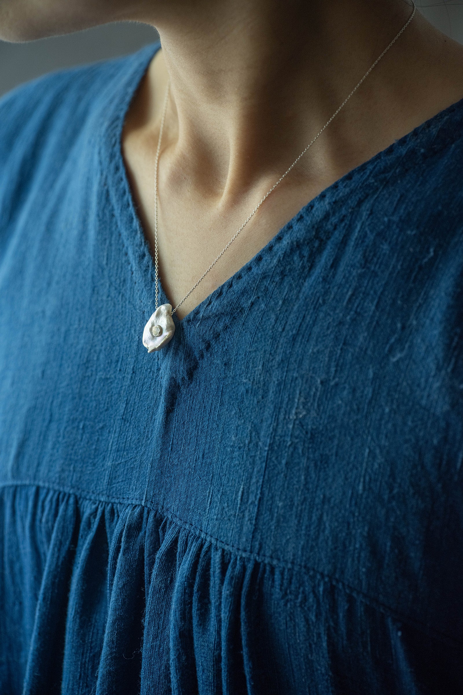 silver necklace moonstone + pearl