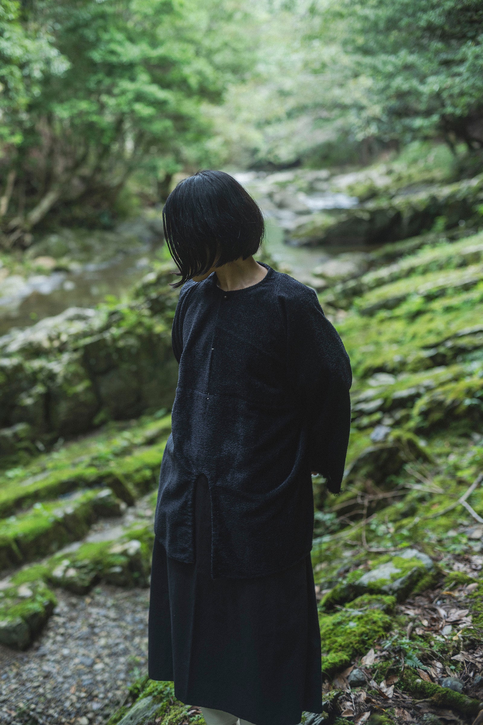 居相　百五十六　黒天鵞絨上衣　　　　　