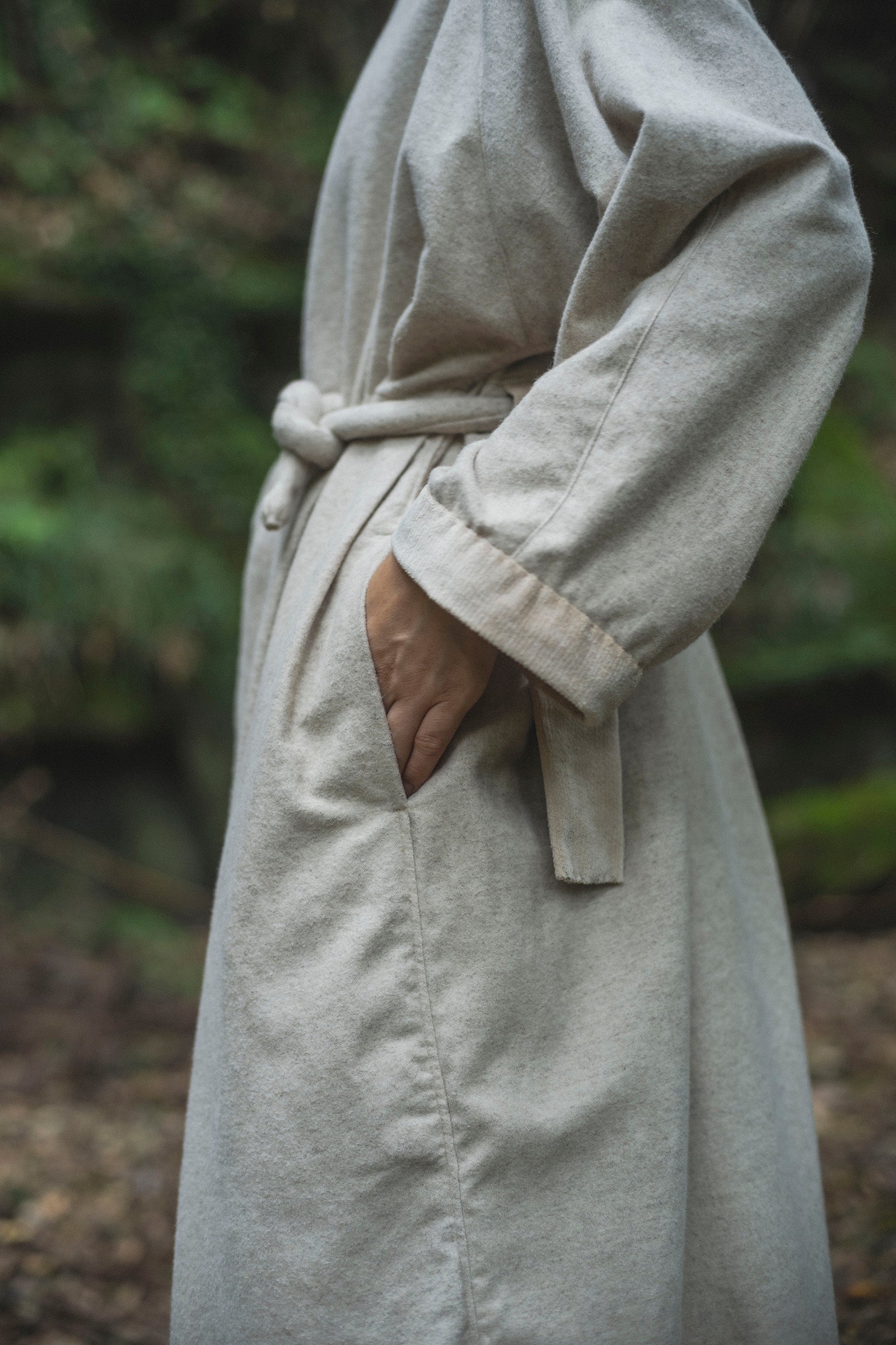 居相　二百十三  白茶綿麻二重立襟身衣　　　