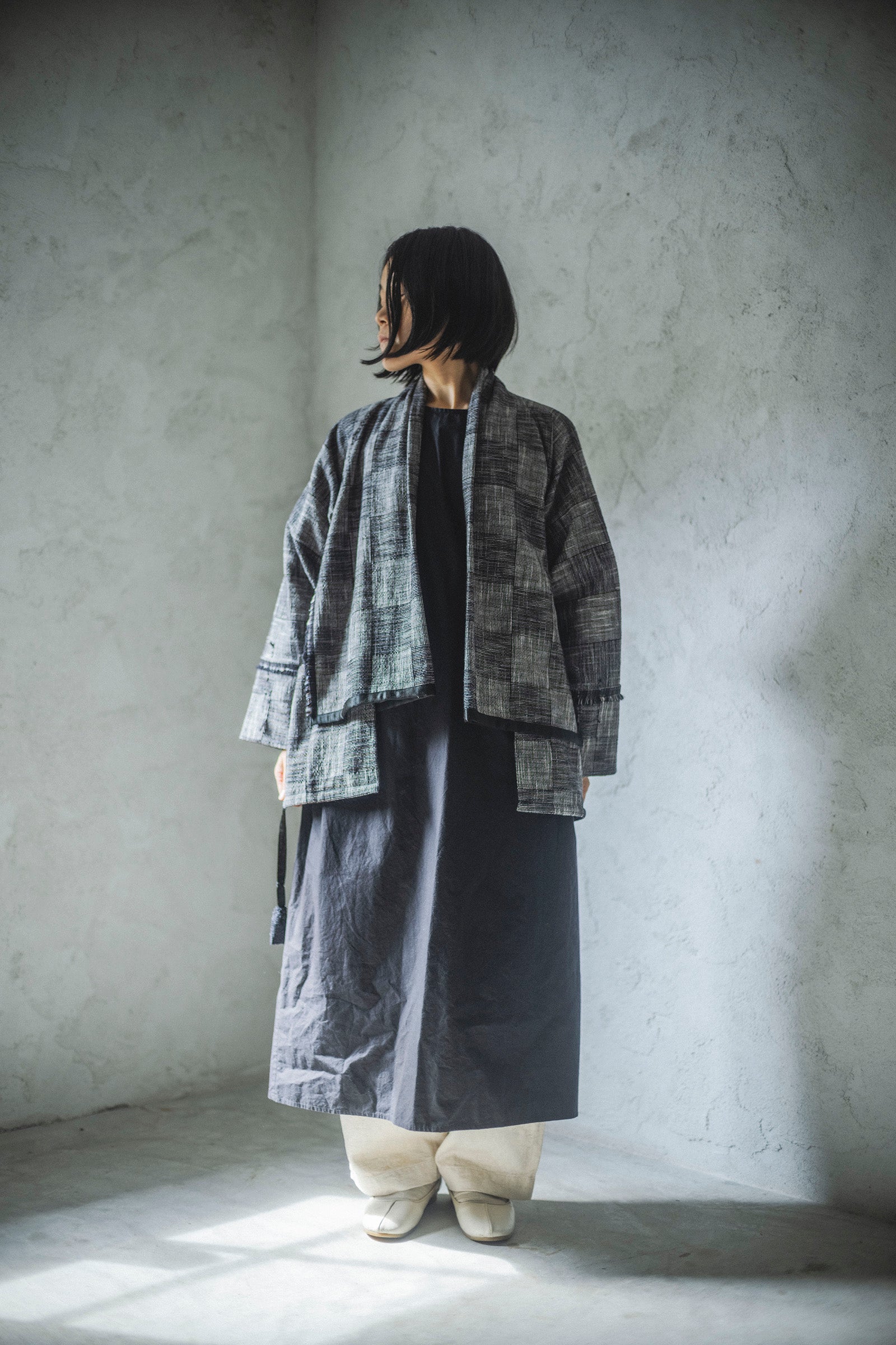 居相　二百四　白黒木綿石畳文変形短上衣　　　