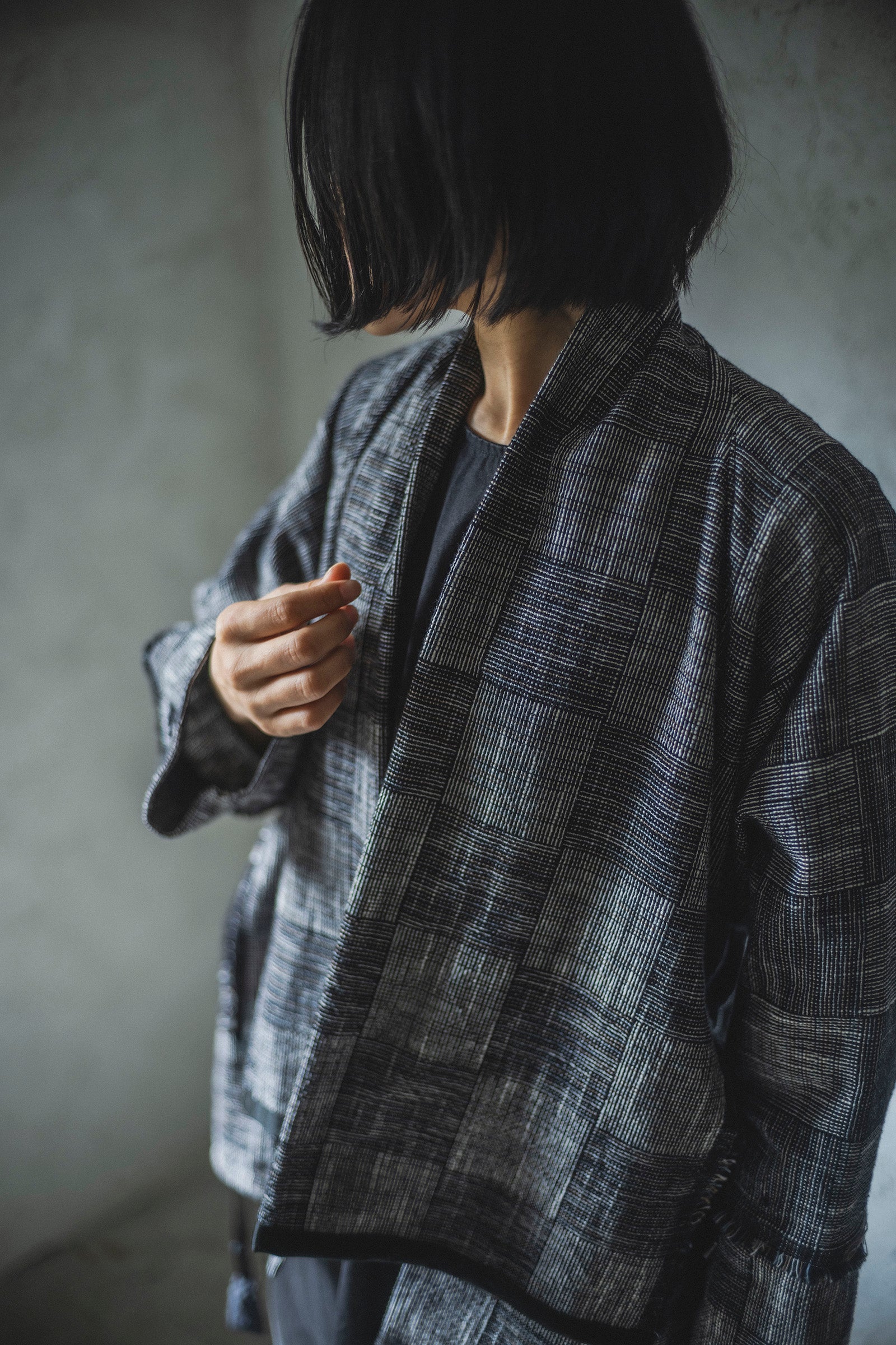 居相　二百四　白黒木綿石畳文変形短上衣　　　