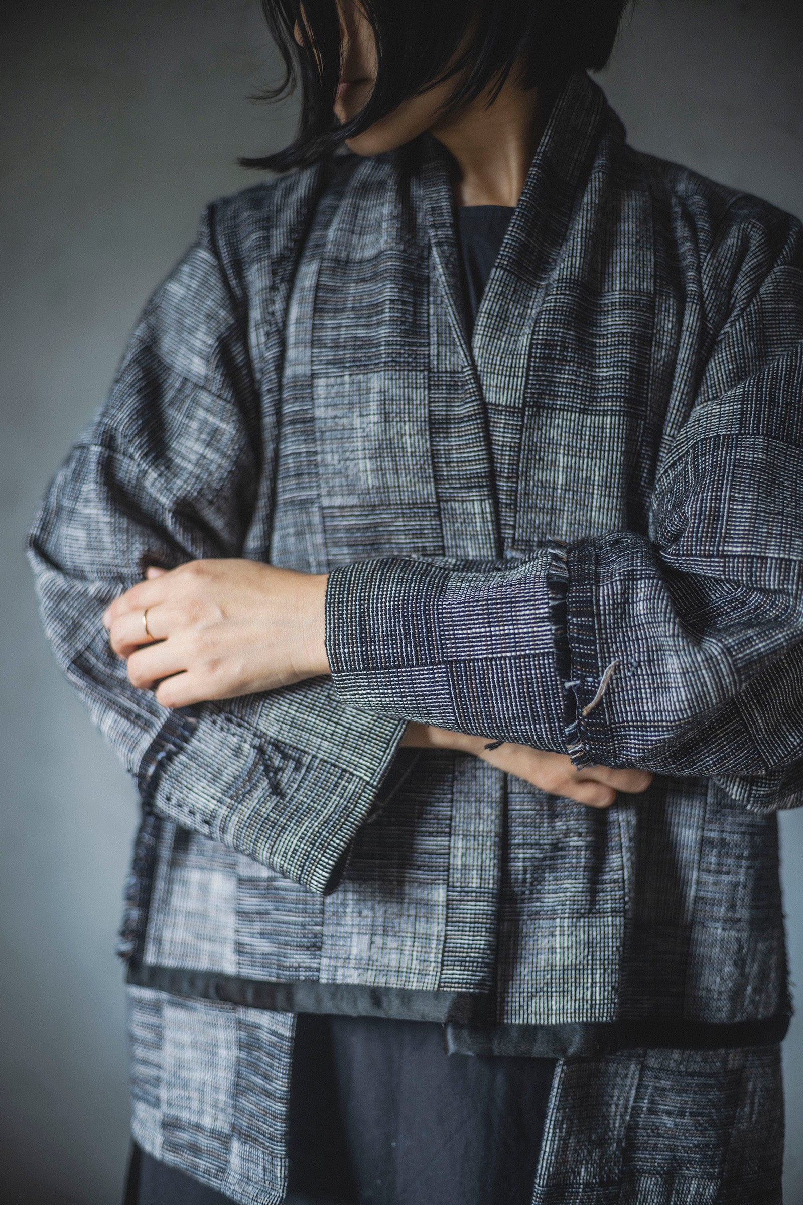 居相　二百四　白黒木綿石畳文変形短上衣　　　