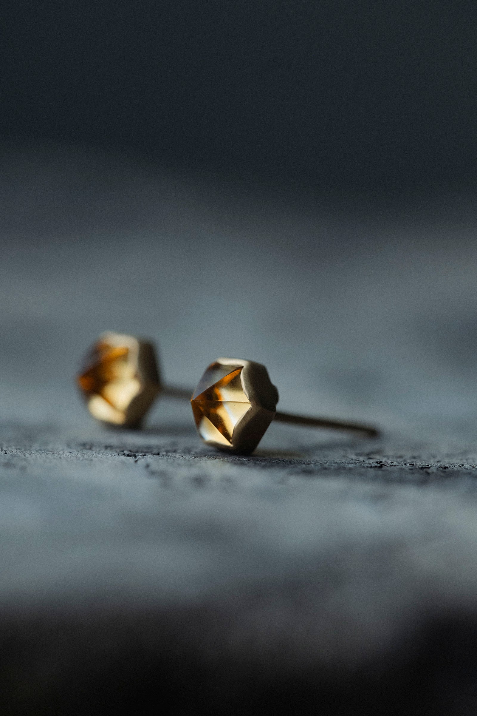 18K  hexagon  earrings (pair)