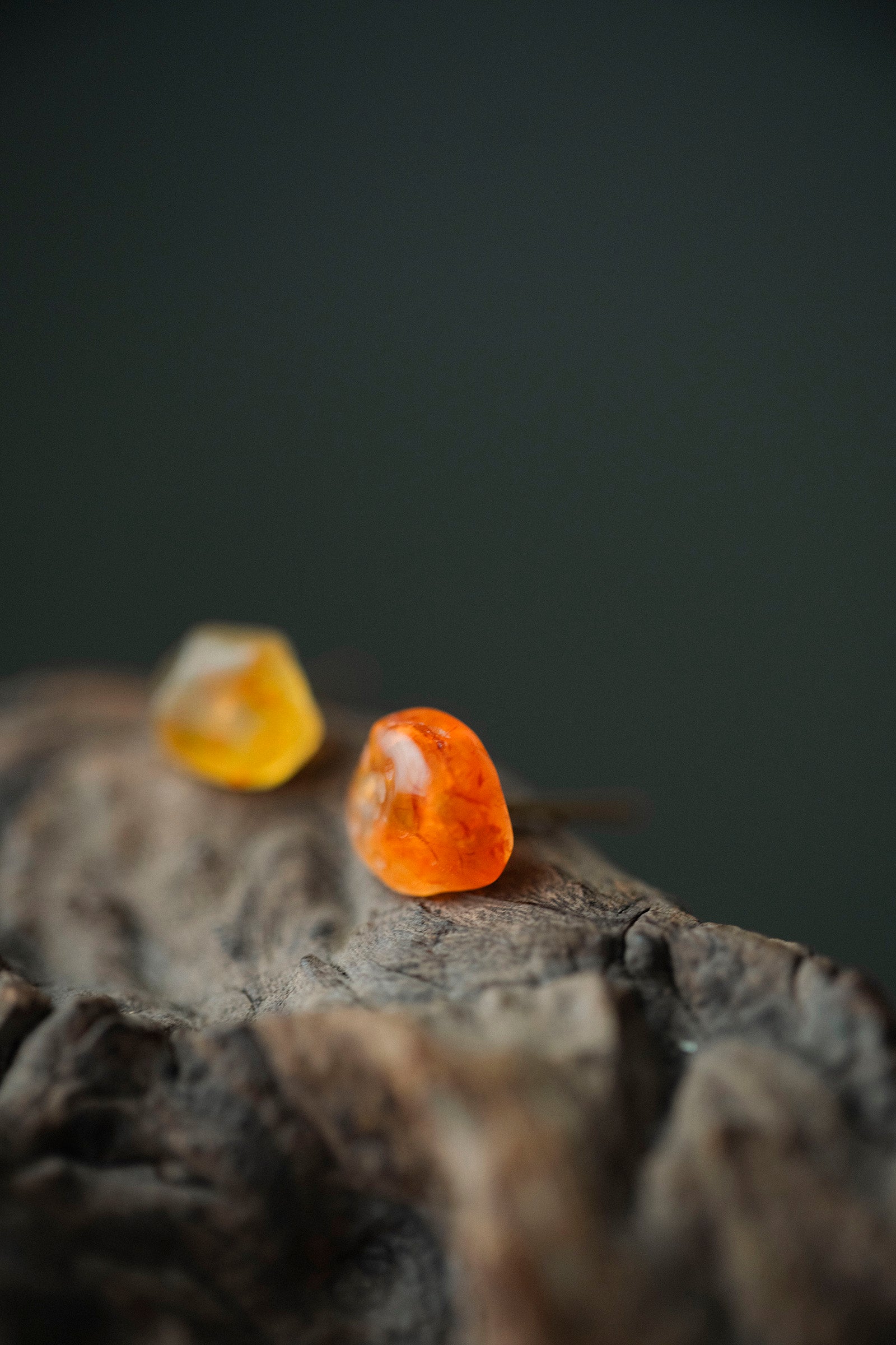 18K carnelian rough stone earrings (pair)