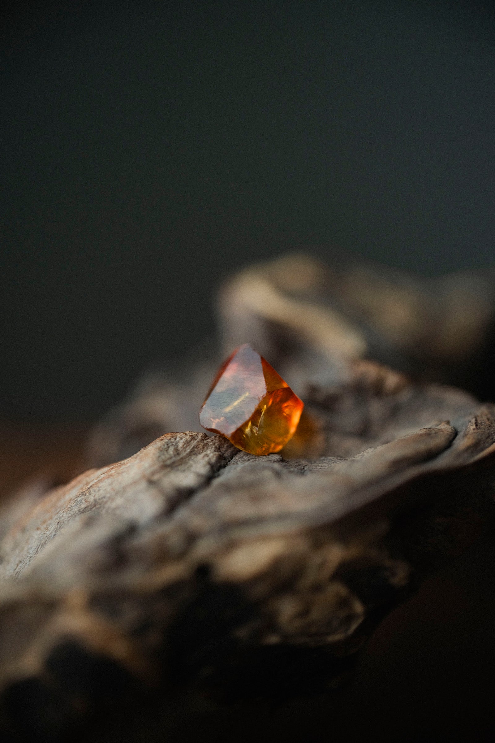 18K citrine  rough stone earring (single)