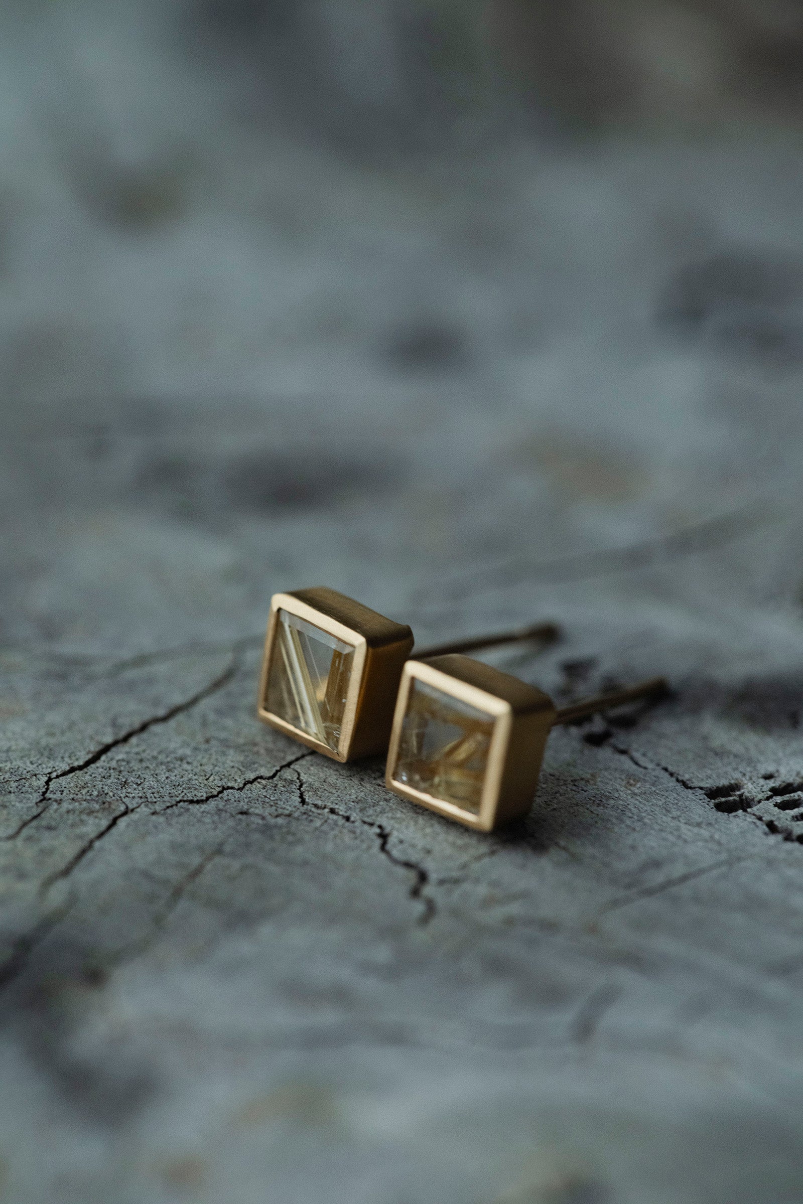 18K square earrings (pair)