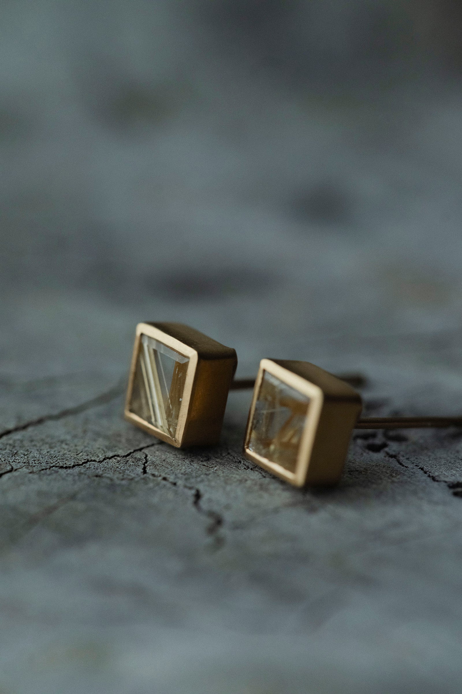 18K square earrings (pair)