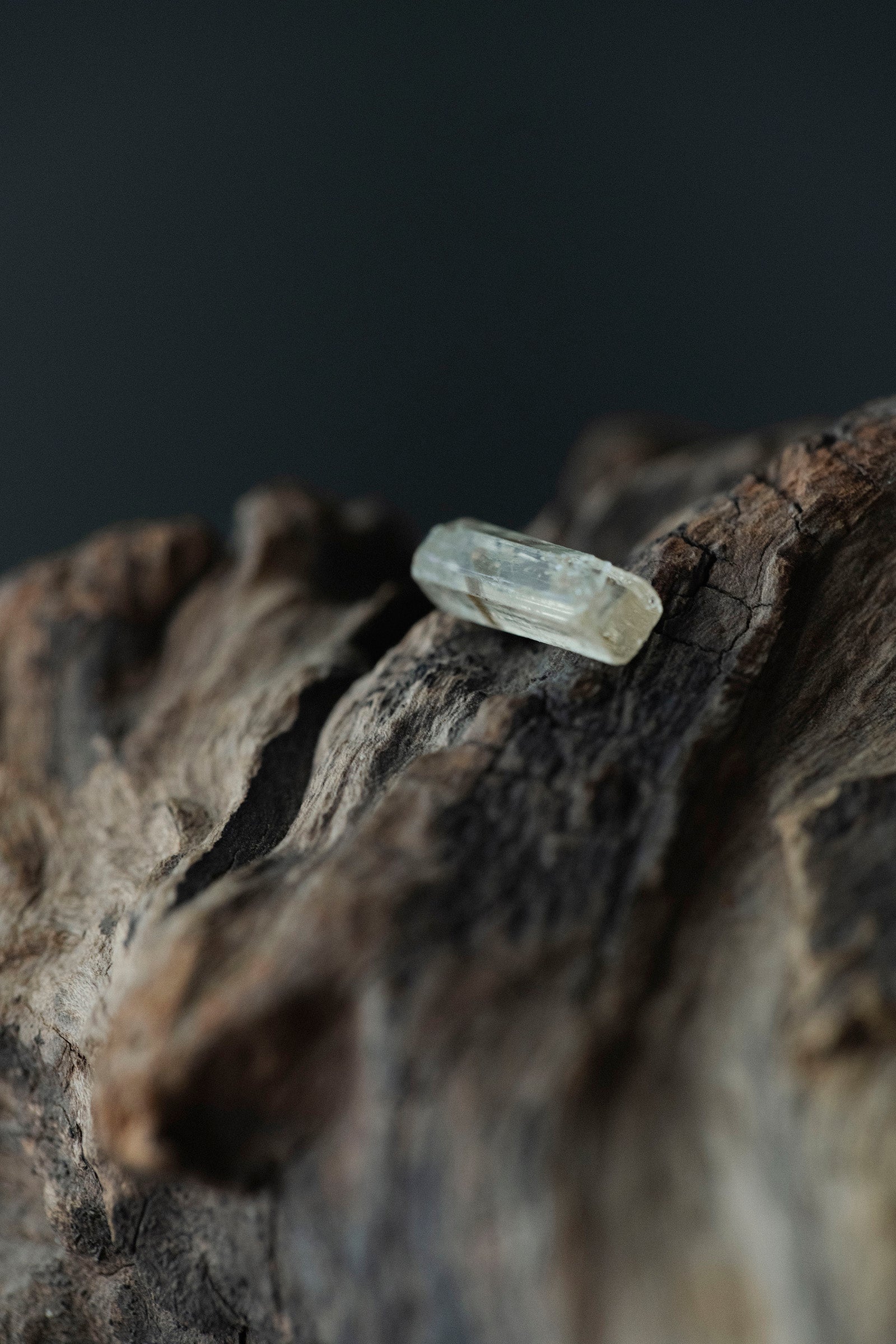 18K topaz  rough stone earring (single)
