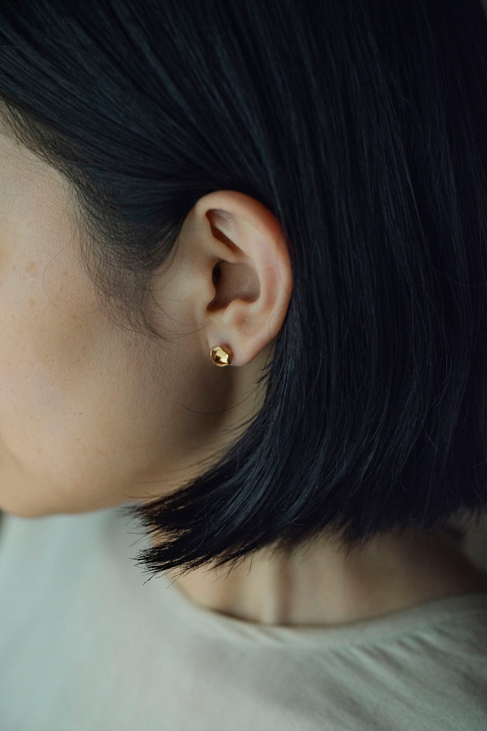 18K  hexagon  earrings (pair)