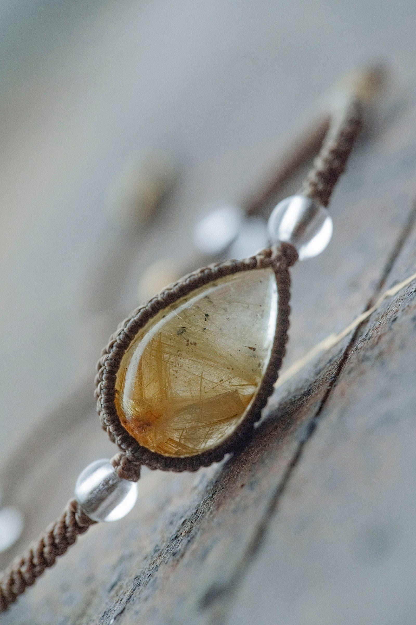 macrame bracelet (rutilated quartz)