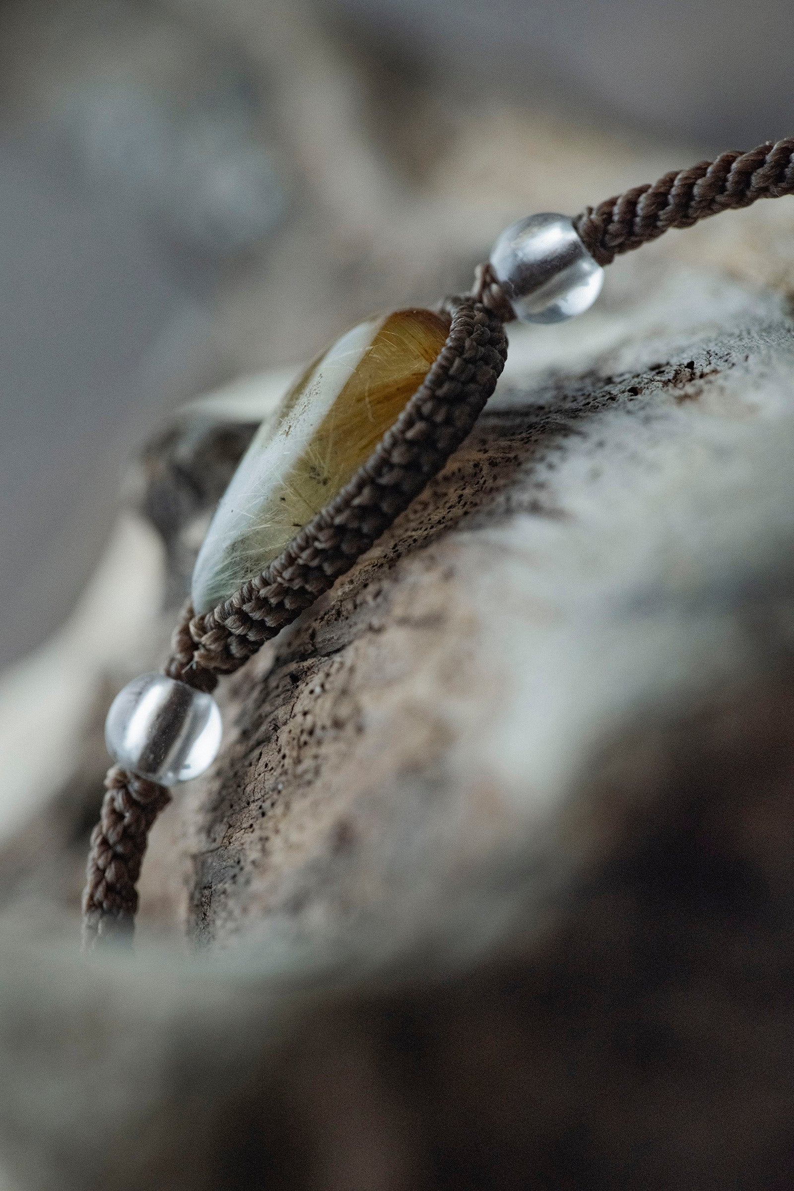 macrame bracelet (rutilated quartz)