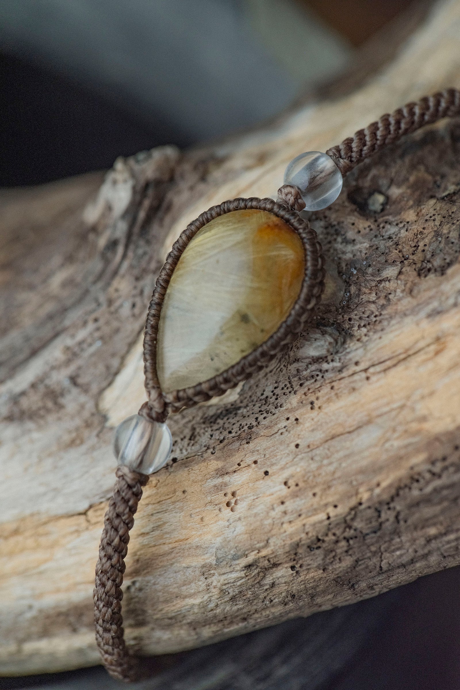 macrame bracelet (rutilated quartz)