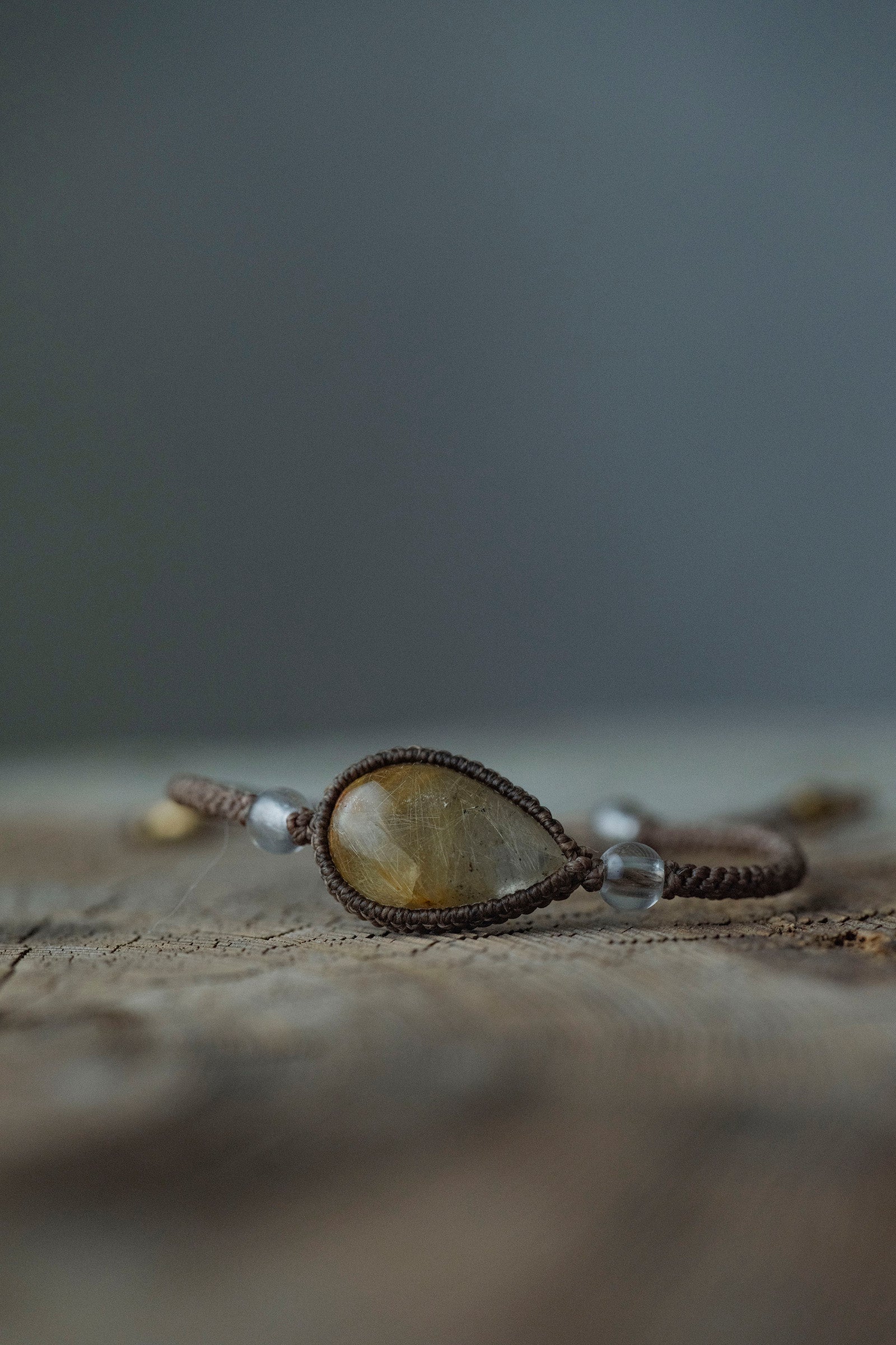 macrame bracelet (rutilated quartz)