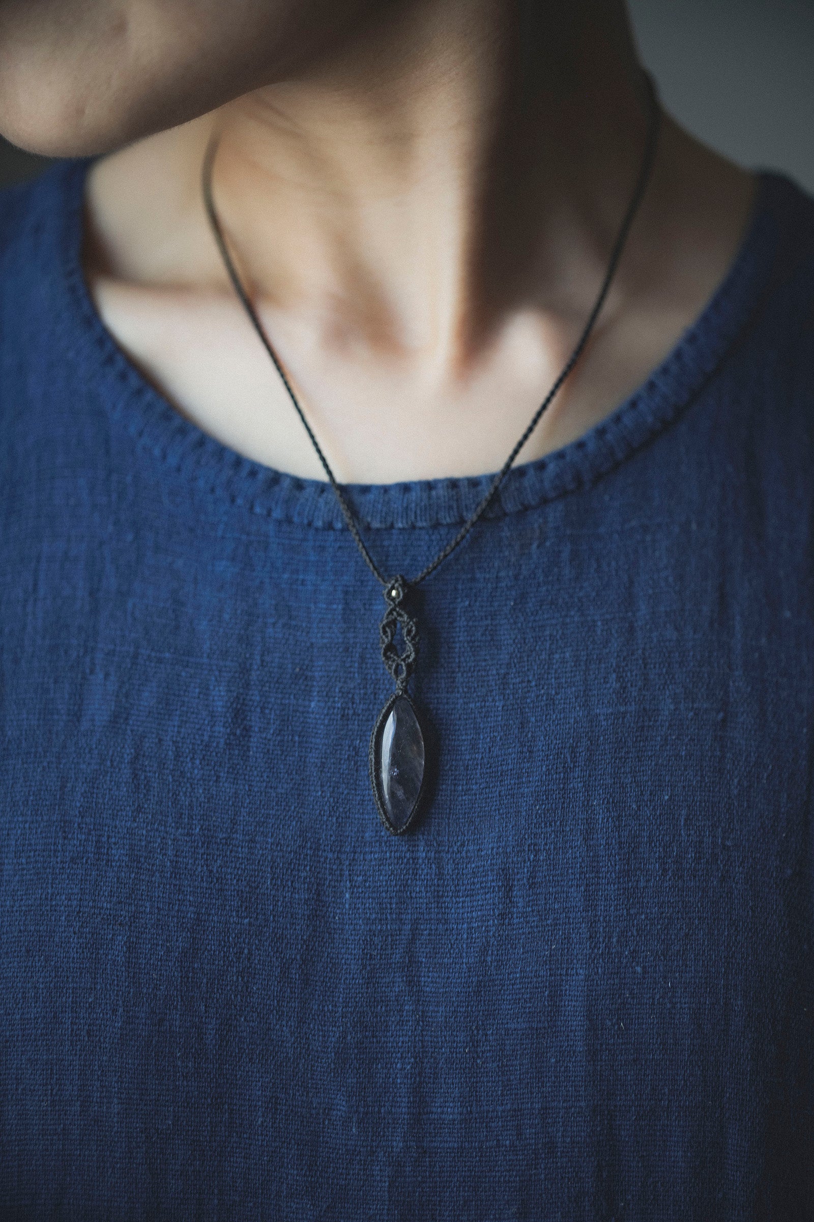 macrame necklace ( Iolite Sunstone )