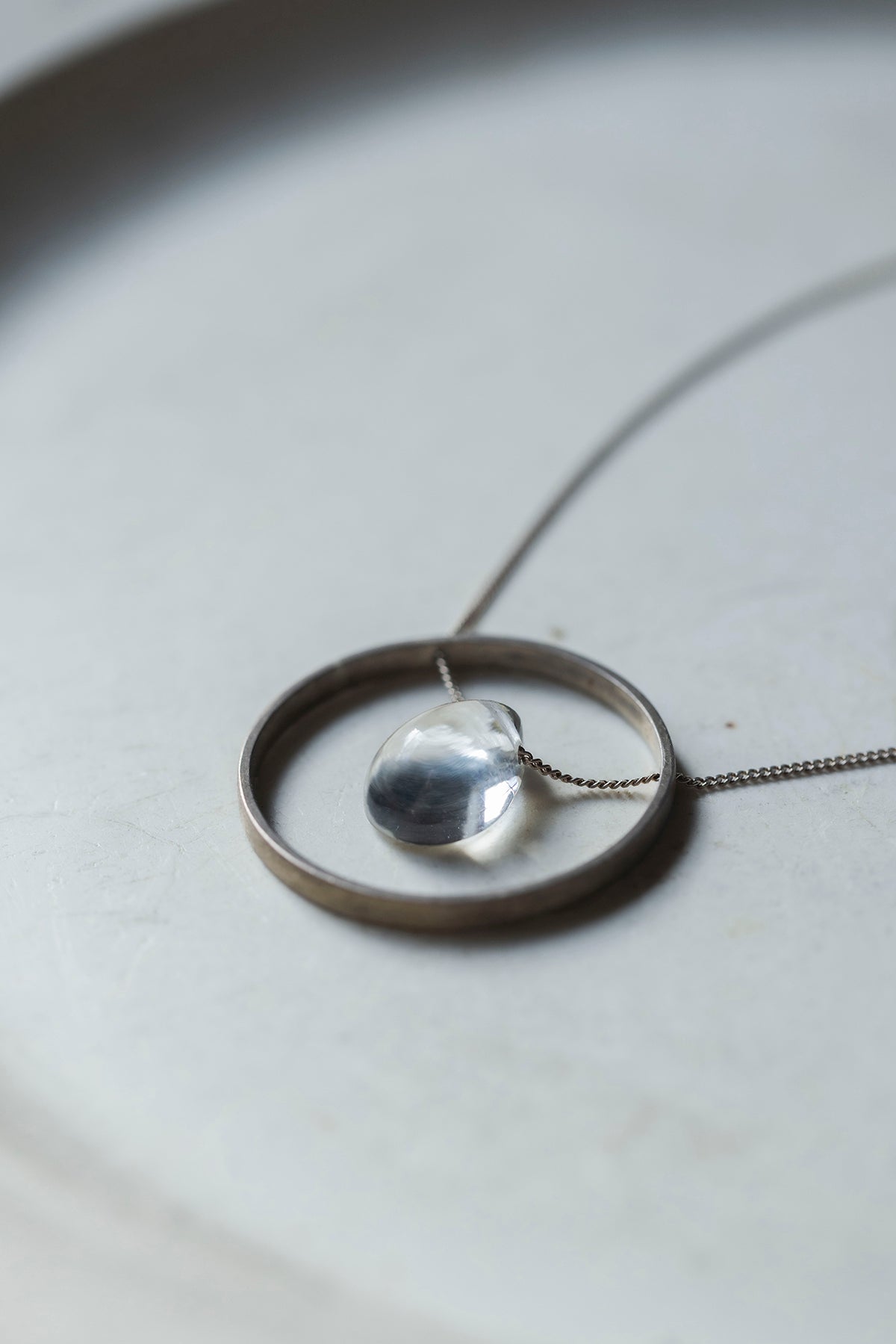 silver necklace silver circle top ( quartz )