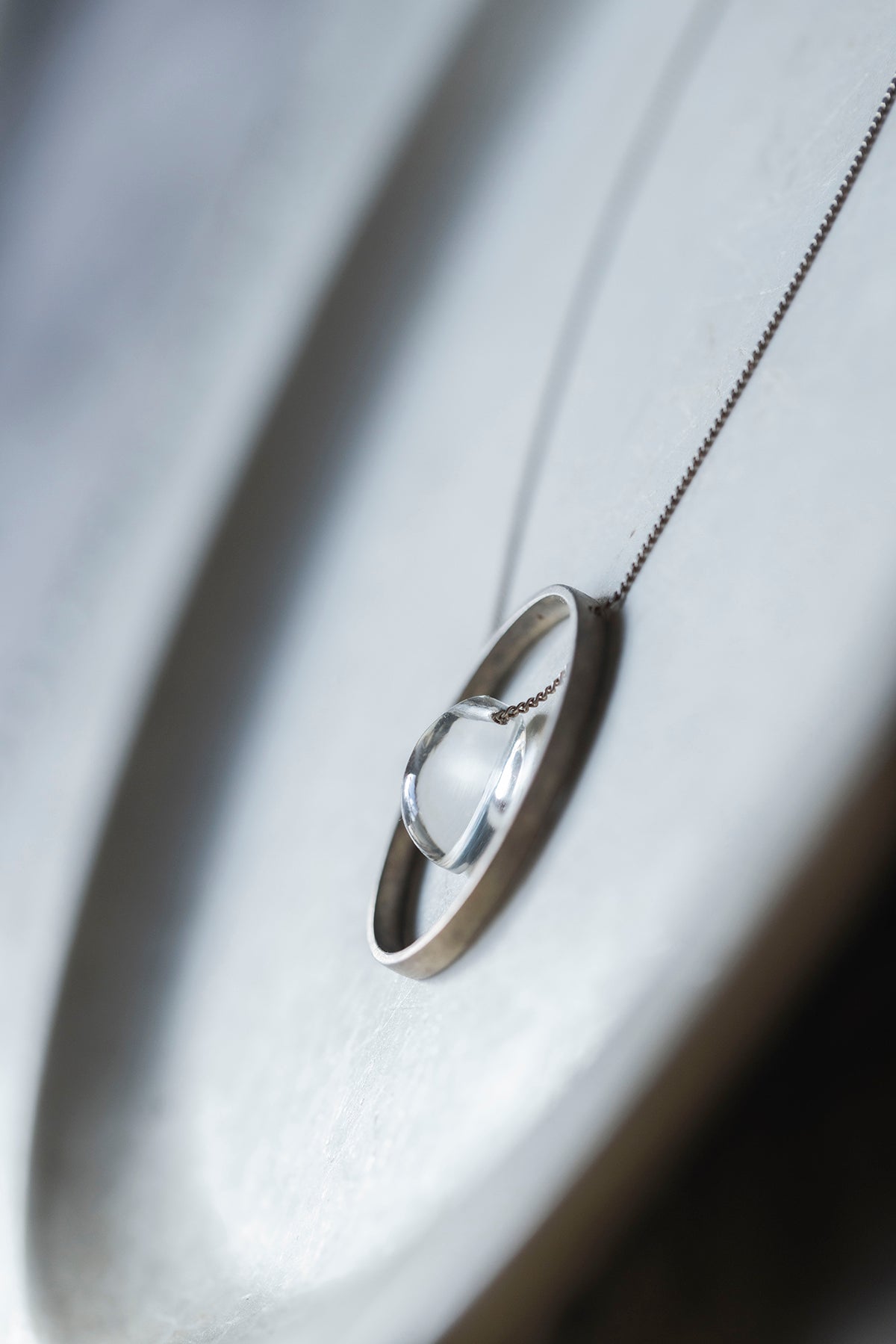 silver necklace silver circle top ( quartz )