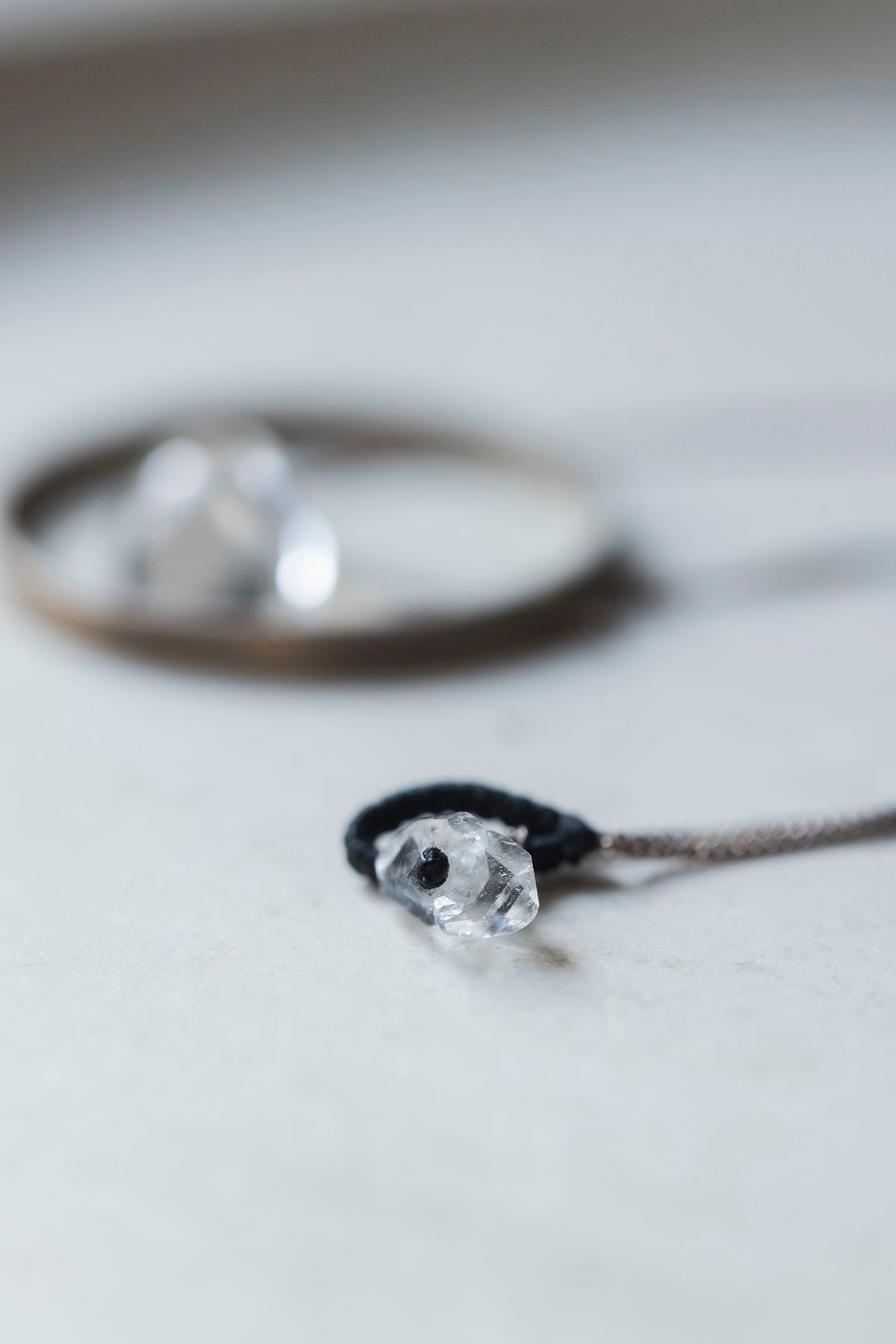 silver necklace silver circle top ( quartz )